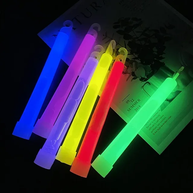 다채로운 다기능 글로우 스틱으로 야간을 밝히세요!