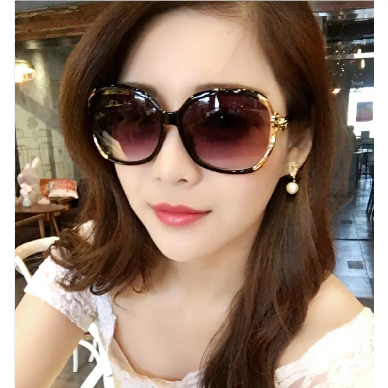 

Женские солнцезащитные очки, новые модные солнцезащитные очки с камелией, с отверстиями и цветными розовыми линзами, дышащая большая оправа