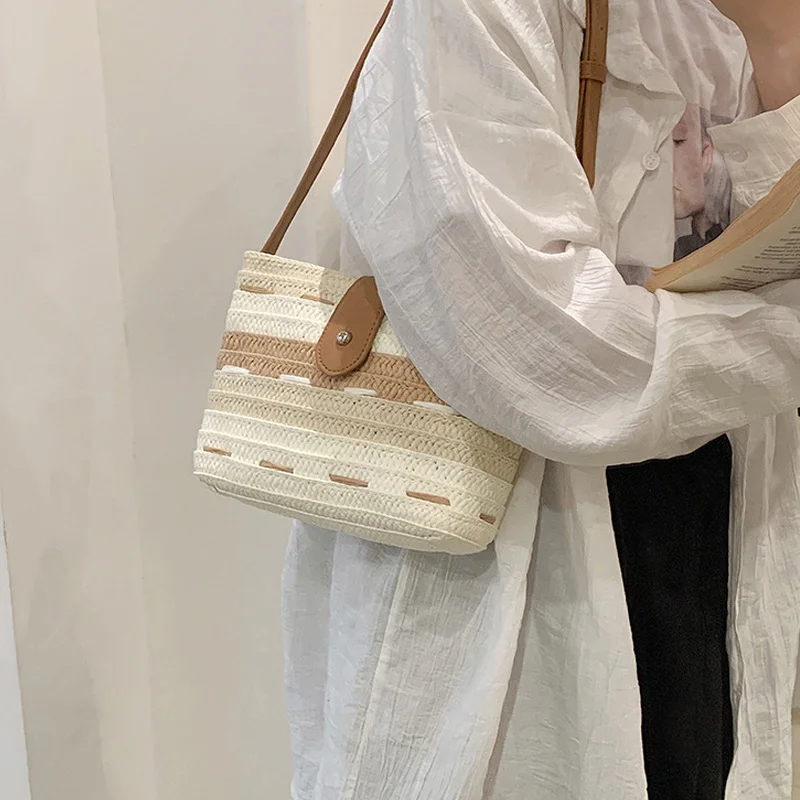 Summer Beach Woven Crossbody Bag Straw Weaving Shoulder Bag Raffia Handbag Boho Rattan Hand-Woven Travel Satchel Bag