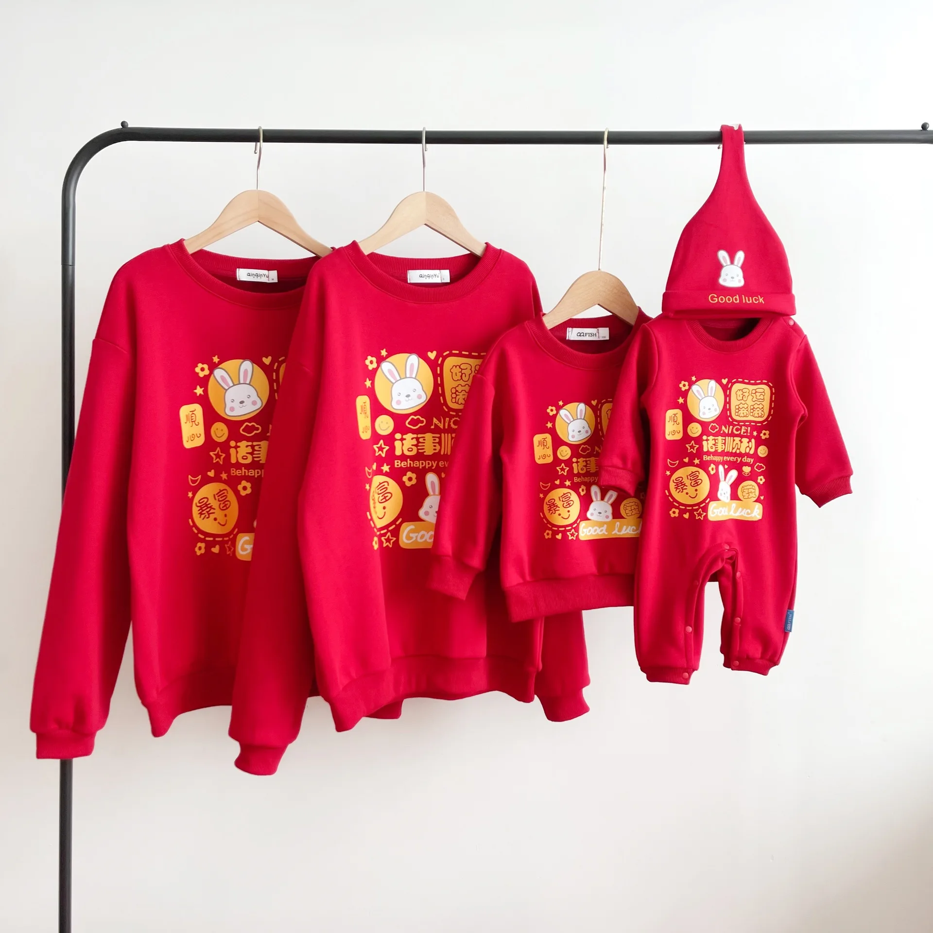 

Новинка 2023 г., плюшевый свитшот для родителей и детей в виде кролика, Новогодние детские комбинезоны, одежда для семьи в китайском стиле, топы на удачу, свитер