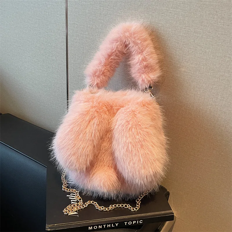 thumbnail image 1 of Bolso de mano de nicho para mujer, nuevo bolso de mano de cadena versátil para otoño e invierno de 2024, bolso de mano de felpa con un solo hombro debajo del brazo, 1 of 5