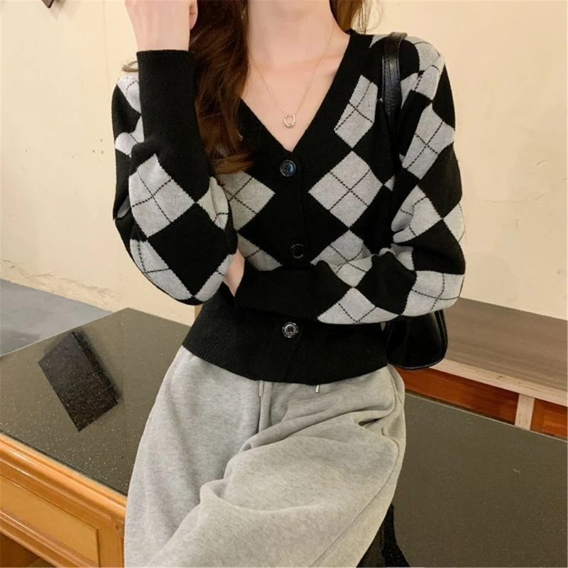 

Contemporary Knitted Cardigan for Women with Distinctive Pattern Long Sleeve Top