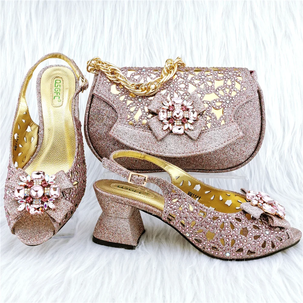 

2023 New Product Girls Pink Semi-Circle Design Hollow Splicing Style Bag Big Diamond Decoration Noble Shoes