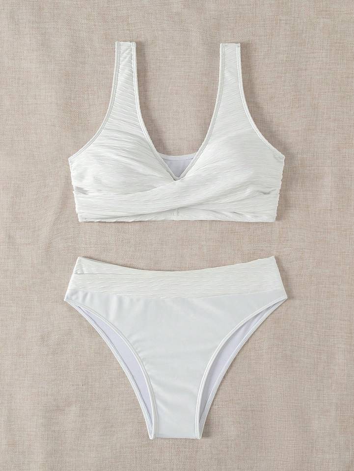 The new solid color youth of the bikini is suitable for students women and casual resorts at the seaside