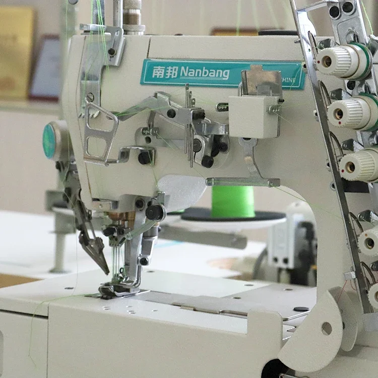 China High Speed Industrial Overlock Sewing Machine For Handkerchief