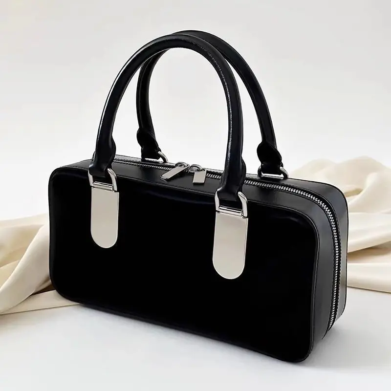 

Large Capacity Women Fashion Design handbag 2024 Versatile Pure Black High Appearance Boston Lightweight Shoulder crossbody Bag