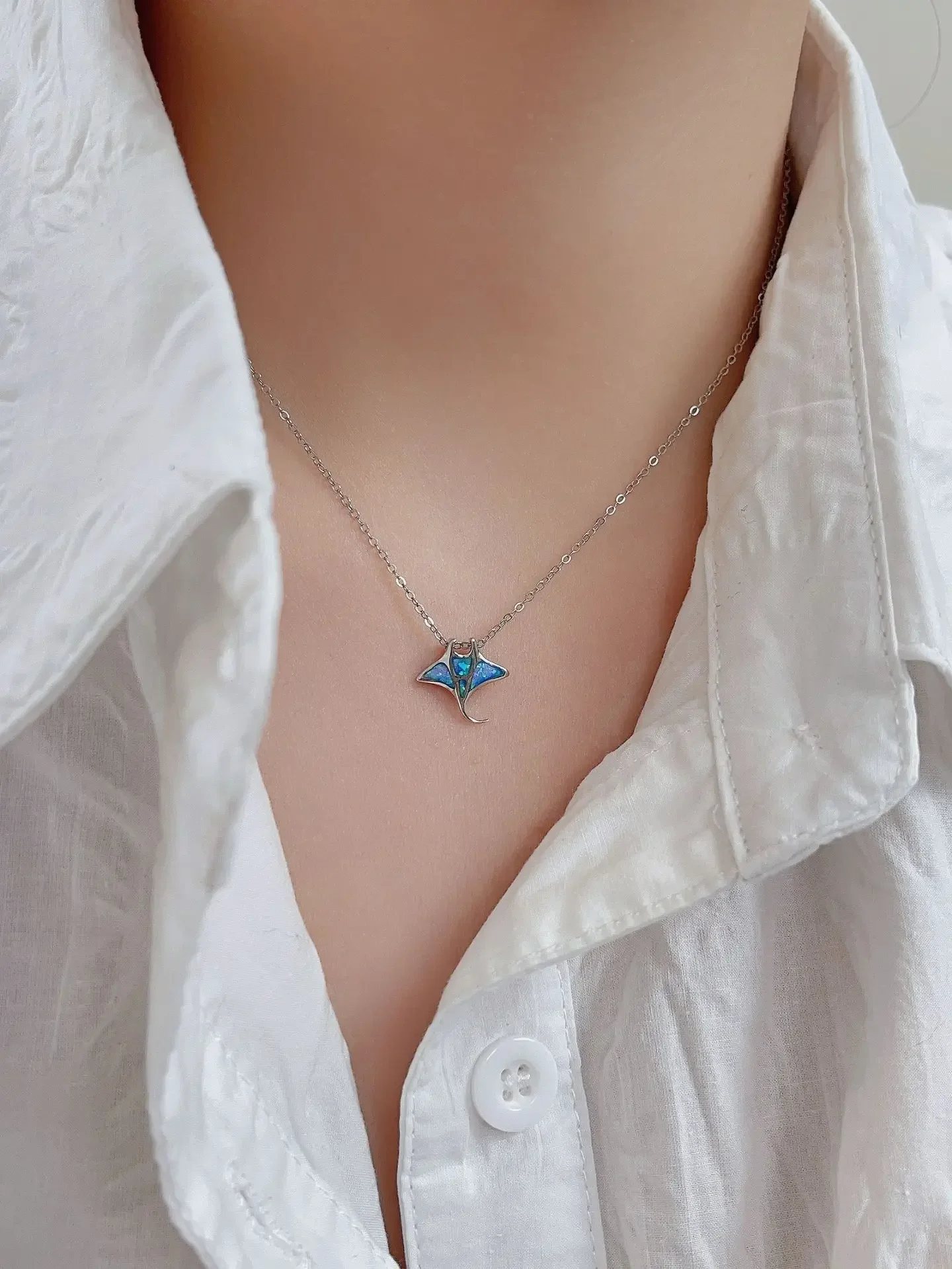 Hot selling s925 silver blue devil fish necklace in Europe and America, simple and fashionable personality for women