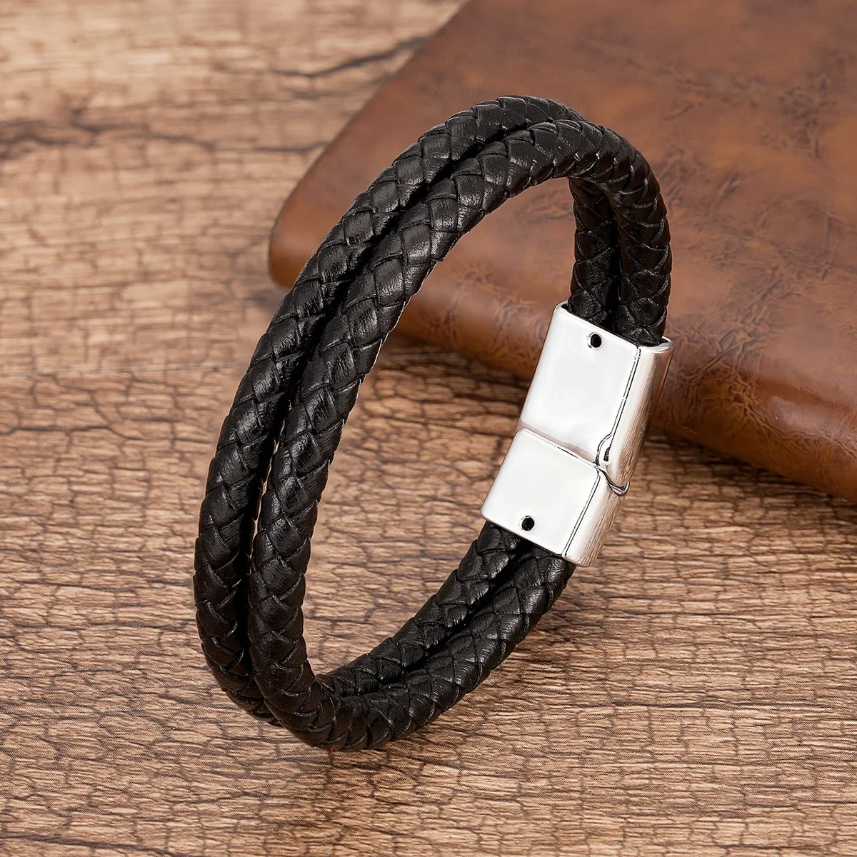 

Simple European and American jewelry bracelets, retro stainless steel cross-border men's woven leather rope bracelets wholesale