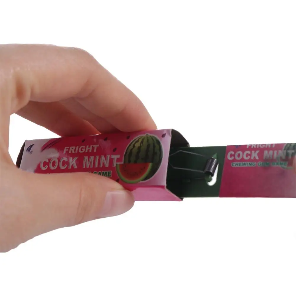 Spoof Jokes Pull Chewing Gum Toy Funny Tricks Shocking Cockroach Prank Toy Simulation Creative Fake Chewing Gum Toy Children