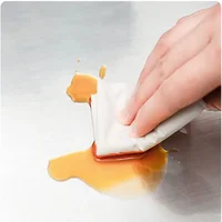 วอลเปเปอร์ติดด้วยตนเองสีเงินขัดเงาขนาด 40 ซม. ทนไฟและกันน้ําตู้เย็นที่ทันสมัยห้องนั่งเล่นเคาน์เตอร์ครัว 5