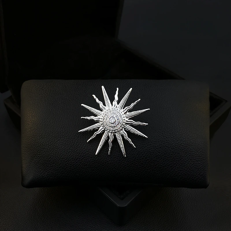 Luxury Sunlight Brooch Design Sense Niche Fashion Men and Women Suit Accessories Chest Anti-Exposure Neckline Pin Jewelry  5261