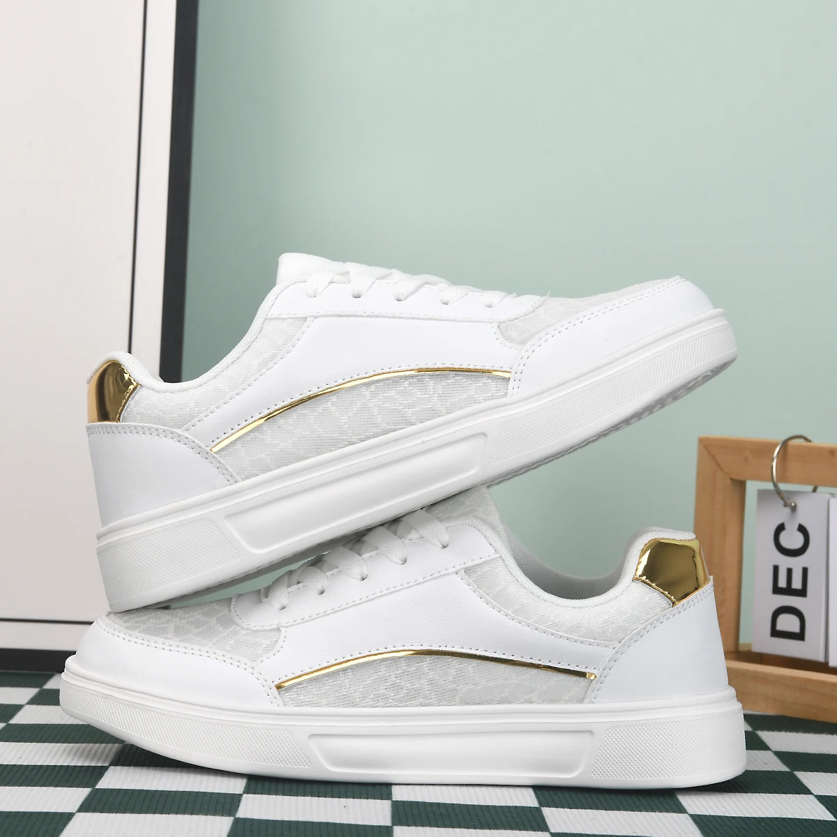 Womens Breathable White Skatebaord Shoes Casual Sports Trainer Outdoor Breathable Sneakers for Women Non Slip Lightweight Shoes