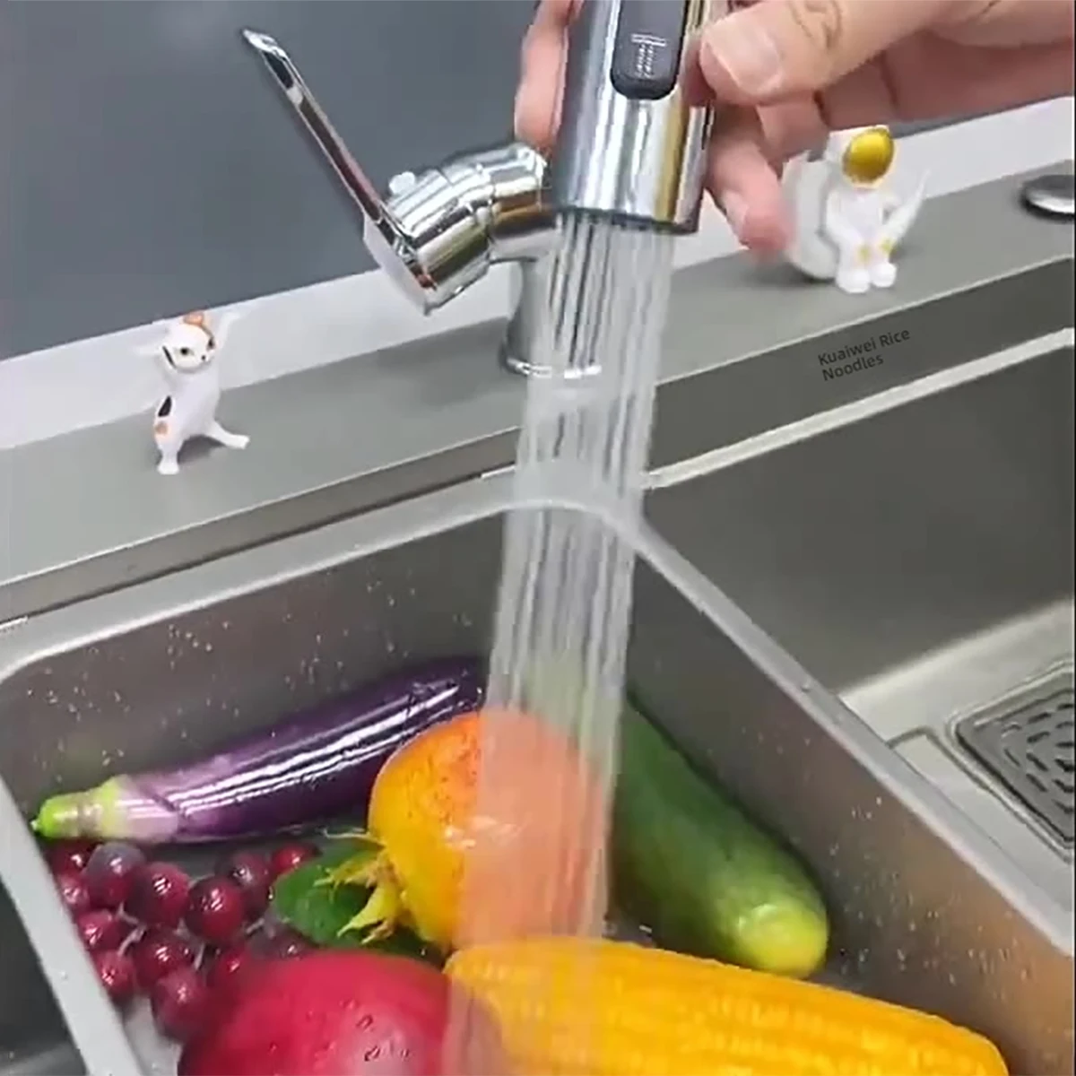 Universal Kitchen Faucet Sprayer 3 modes of water flow Bubbles & Blades 720°swivel Hot & Cold Water Universal G1/2 Connector