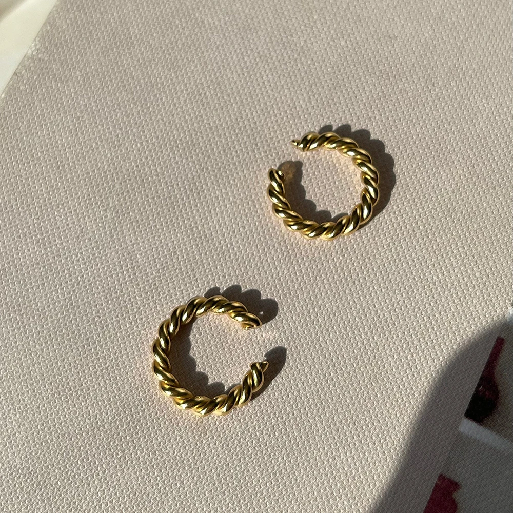 Minimalist Twisted CC No Piercing Earclips Gold Color Small Circle Clip Earrings Ear Cartilage Cuff for Women Girls Adult Gift
