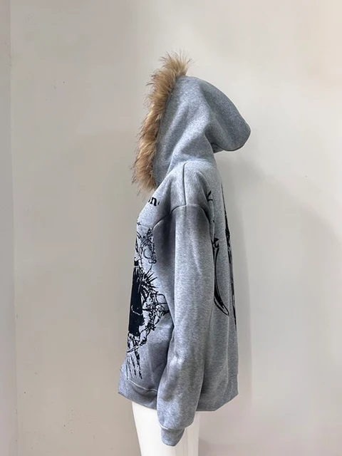 2025 personalized spray painted pattern hooded loose casual versatile couple style hooded sweatshirt Y2K, paired with a fringed 2