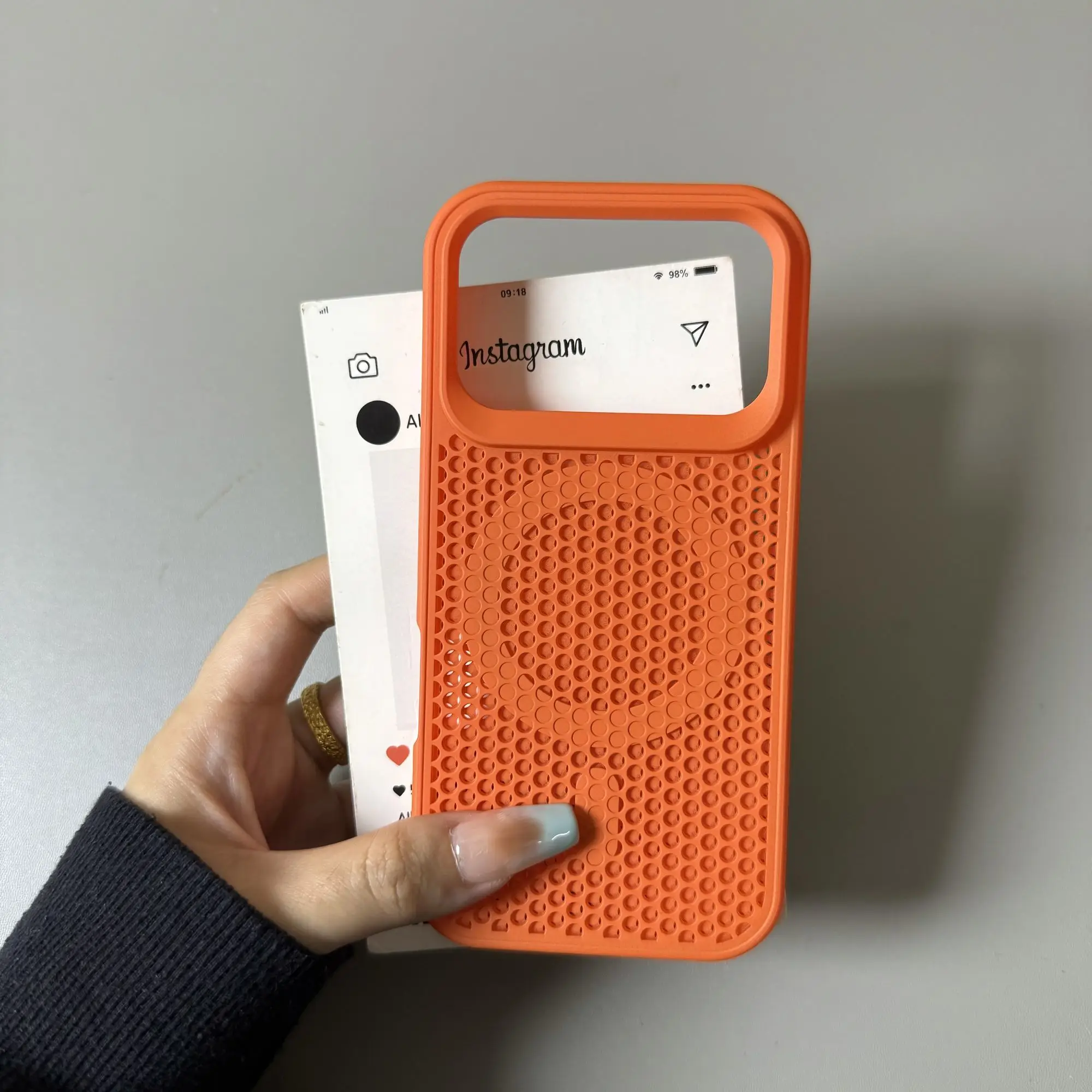 Enhanced Product Title: Magnetic Honeycomb Thermal Mesh Anti-drop Phone Case - Shockproof Protective Cover