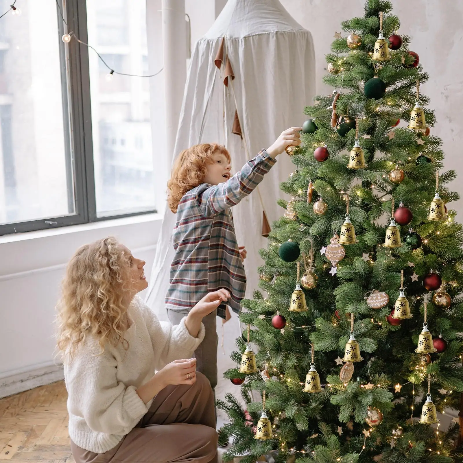 Christmas Bells Hollow Decoration Christmas Tree Ornaments For Holiday Home Dinner School Restaurant Cafe Shopping Mall Wedding