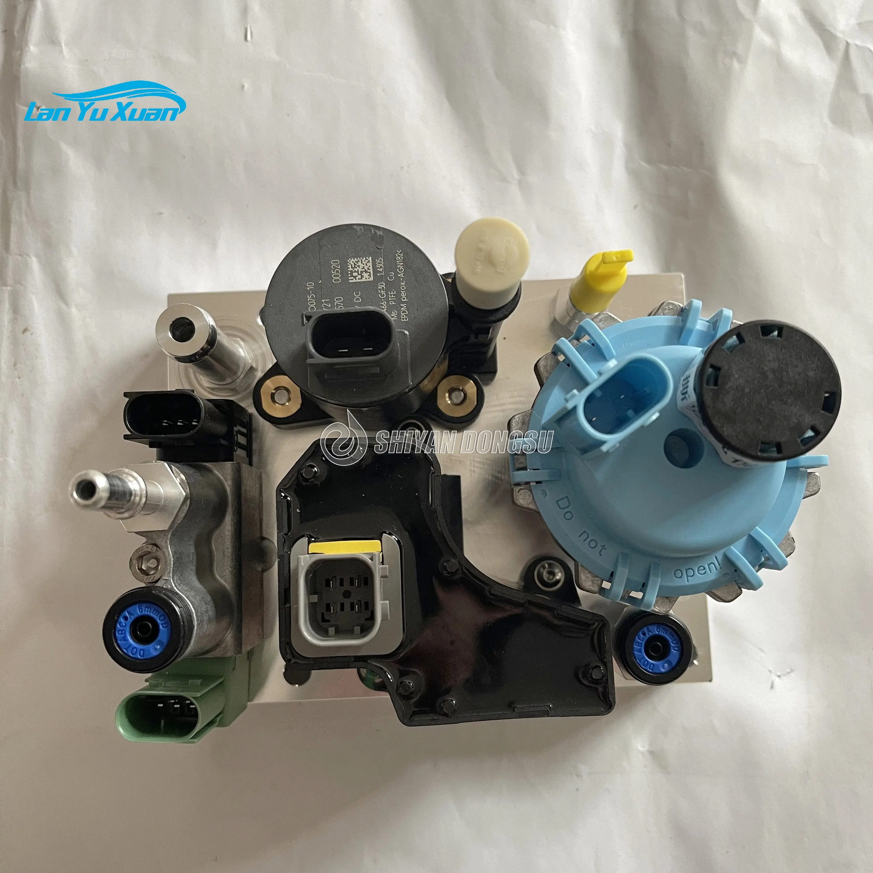 

Original 24v SCR dosing pump adblue Pump module P1205710 PDE034-09 00241827 3 Pins FH4 23387865 85022215