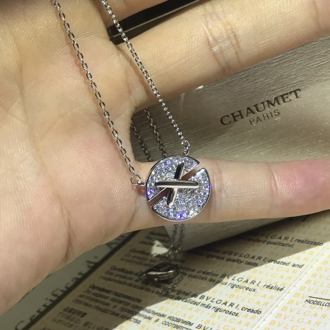 Necklaces, pendants and long necklaces by Chaumet - Gold and diamond  necklaces