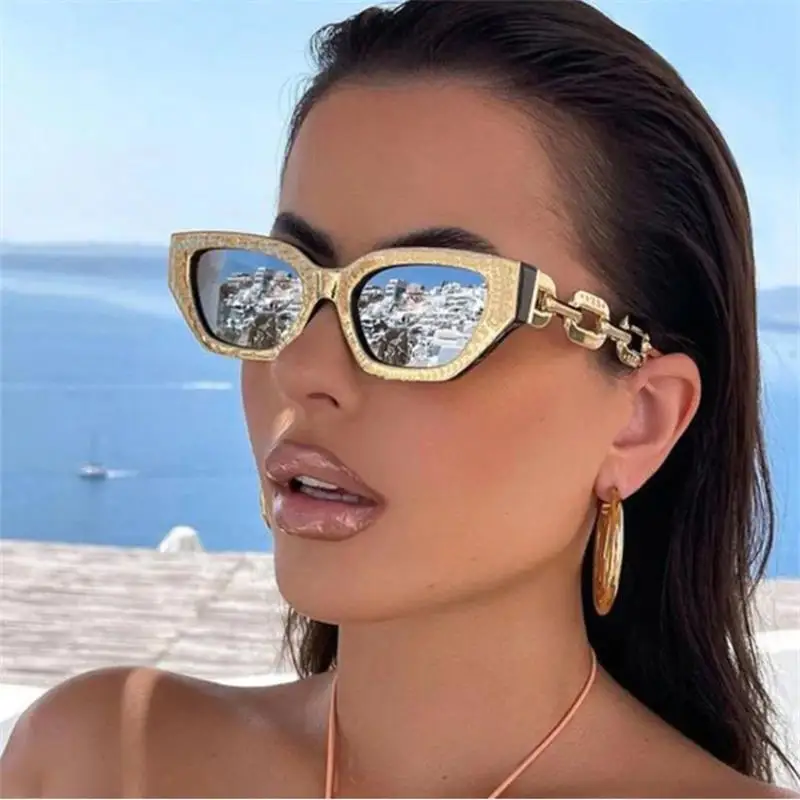 Gafas de sol doradas con forma de ojo de gato para mujer, anteojos de femeninos con diseño de lujo, cadena gruesa, de gran de marca clásica, con montura grande -