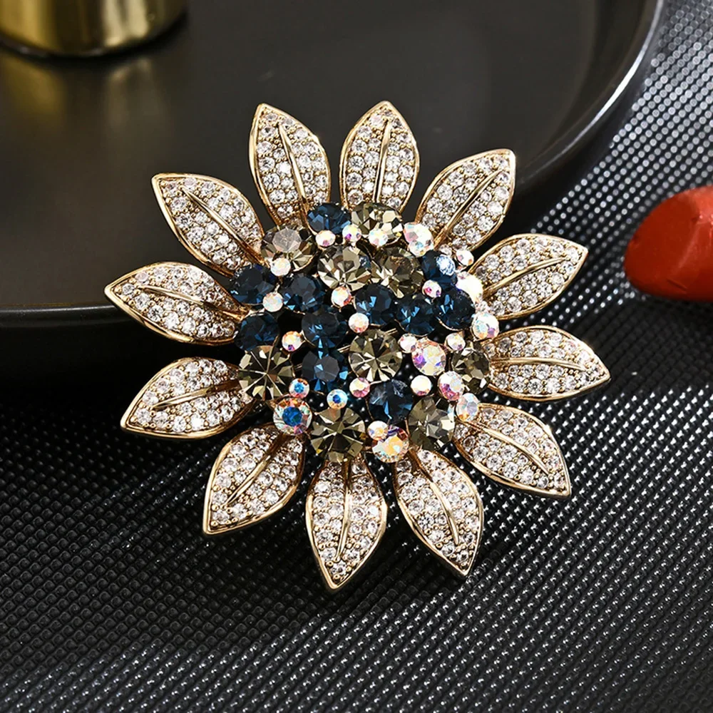 New Rhinestone Sunflower Brooch Women's Luxury Designer Floral Brooches Jewelry Clothes Jacket Badge Accessories Birthday Gift