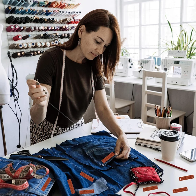 Etichette per abbigliamento 30 pezzi Etichetta in pelle PU Etichetta per abbigliamento fatta a mano con fori Decor Etichetta in maglia Borsa per jeans fai da te Scarpe Accessori per cappelli - immagine 6