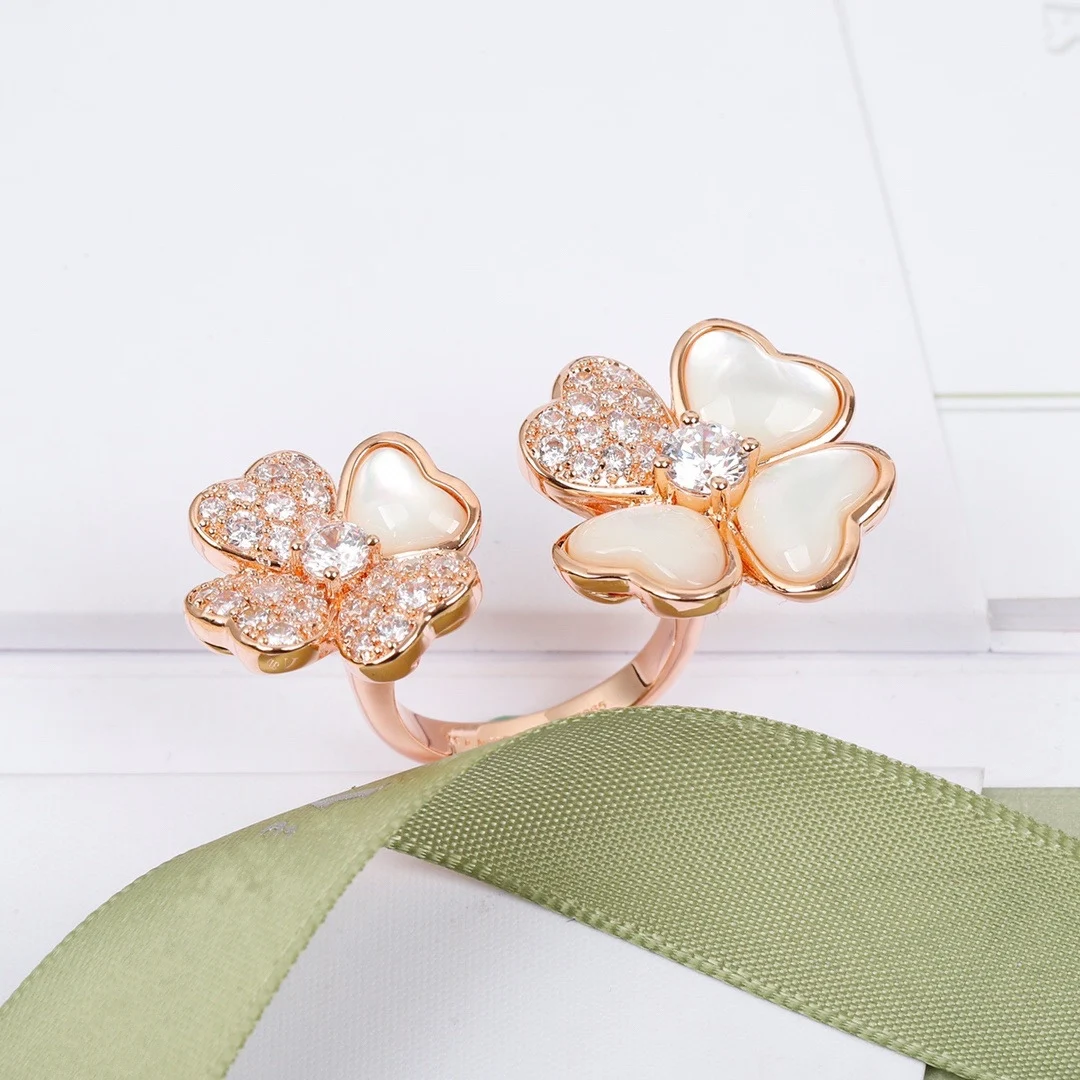 

Hot Pure 925 Sterling Silver Jewelry For Women Clover Flower Rings Mother Pearls Diamond Wedding 4 Leaf Sakura Engagement Luxury