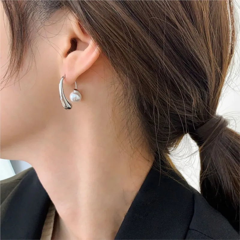 New French Elegant Gold Color Irregular Spliced Pearl Earrings for Women Vintage Removable Earring Jewelry Accessories