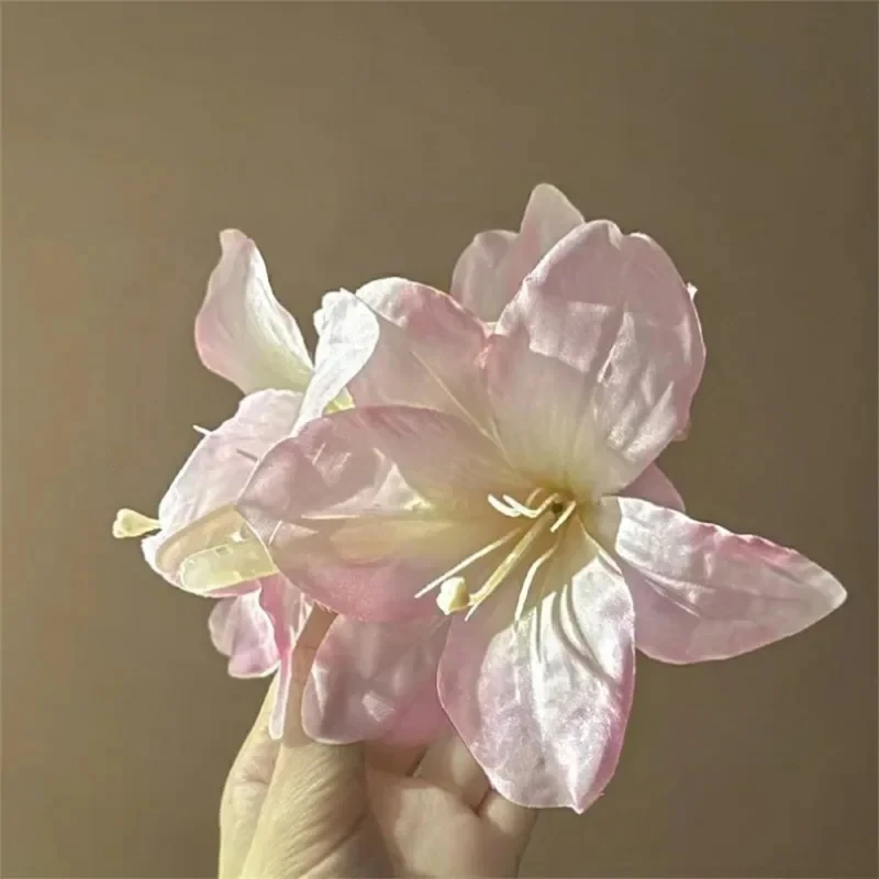 Blue Lily Flower Hair Clip New Chinese Style Fashion Hairpin, Round Side Hair Accessory for Women Elegant Design  헤어 액세서리