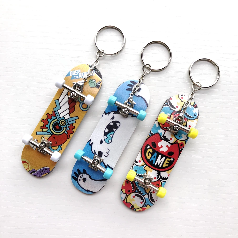 Llavero - stitch - andando en skateboard - Tienda Bogar