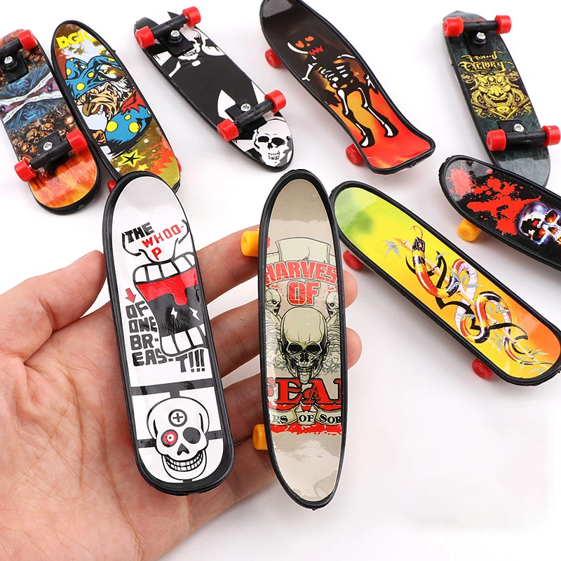 

12 Pcs Mini Finger Skateboards Treat Kids Birthday Baby Shower Party Favors Guest Gifts Boys Toy Fingerboard Game Pinata Fillers