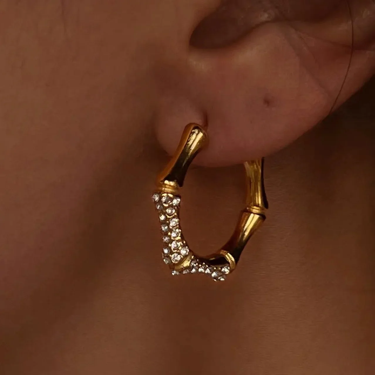 Trend Bamboo Joint C Shape Huggies Hoop Earrings for Women Shiny CZ Zircon Rust Proof Statement Earing Charm Jewelry Wholesale