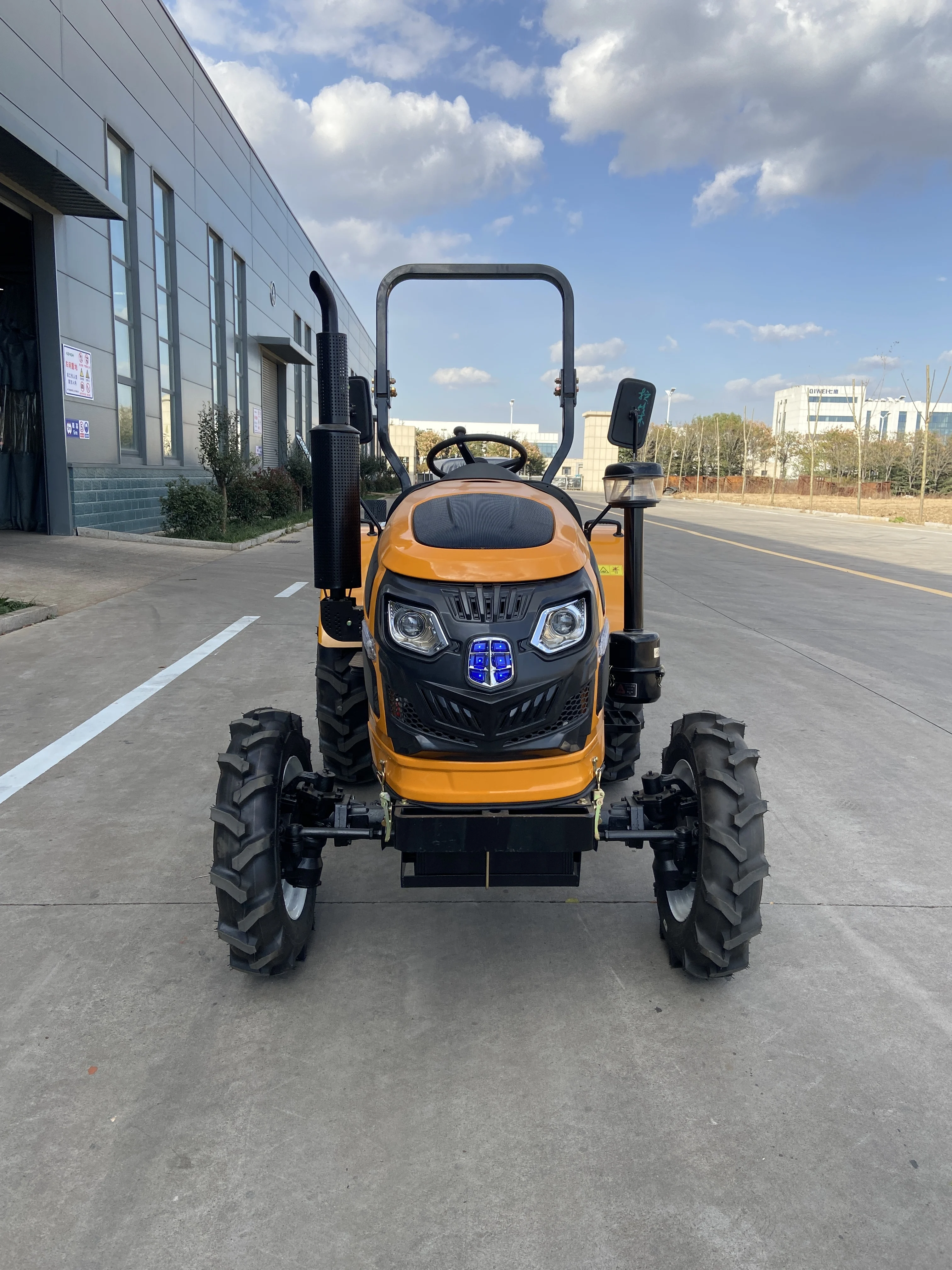 Cina Trattori Agricoli 4Wd 30Hp 50Hp 80Hp 110Hp Mini Trattore Con Cabina In Vendita