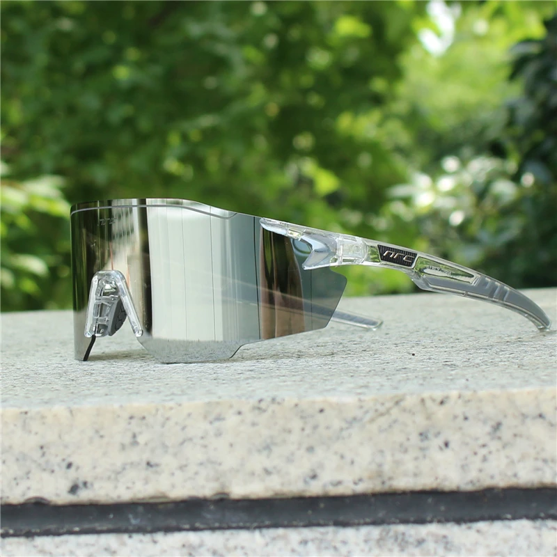 810 1 lens J