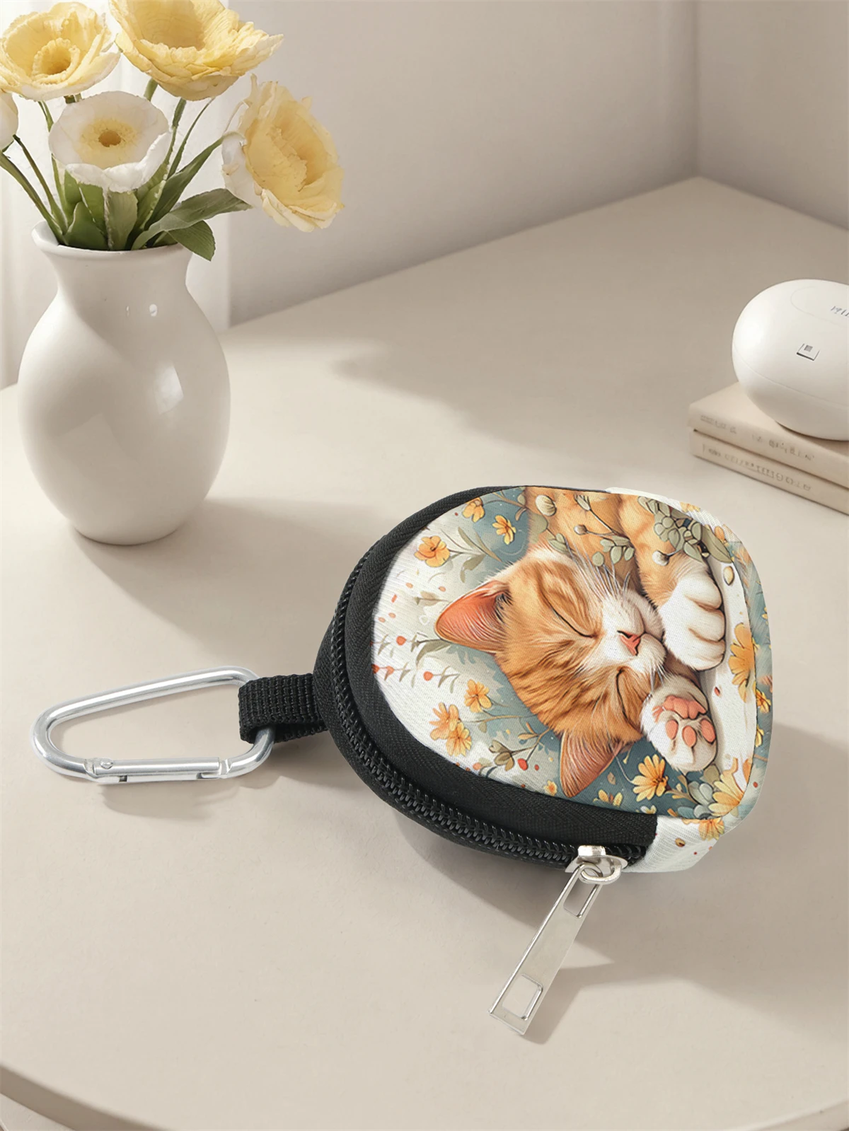 Cat pattern printed mini wallet, lightweight zipper change bag with hook clip, headphone key bag, suitable for both men and wome
