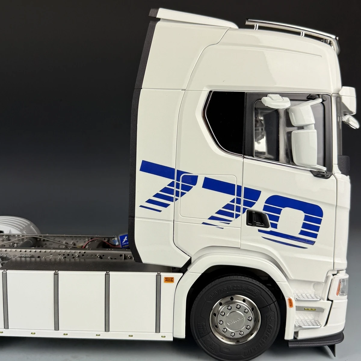 Rear Spoiler with Lights for Tamiya 1/14 RC Truck Scania 770s Back Spoiler Lamp Bars 1:14 Tractor Trailer DIY Parts 