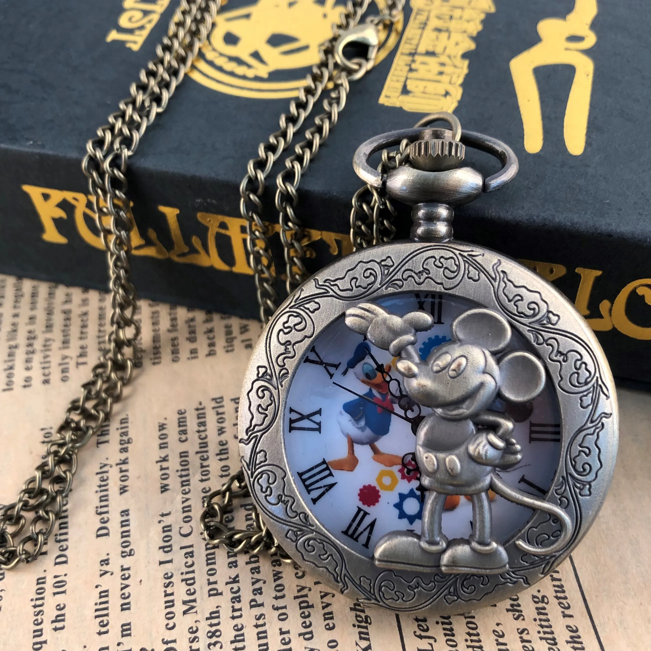 Classic Hollow Cartoon Mouse Quartz Pocket Watch Roman Numerals Popular Accessories Strap Chain Pendant Clock Men Women Gifts