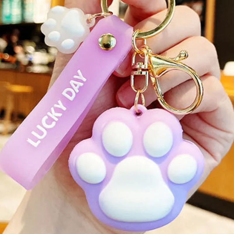 고양이 애호가와 스타일 의식적인 개인을 위한 귀엽고 실용적인 키체인