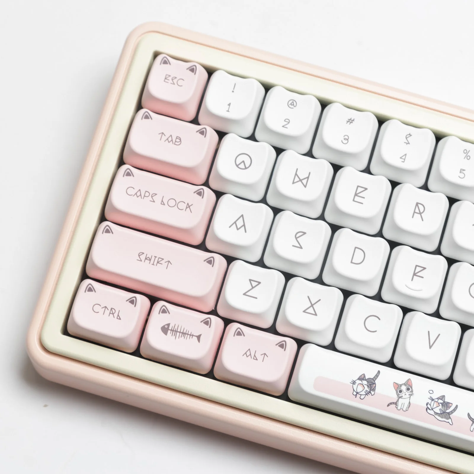 

Cute Cat chi's sweet home Theme Keycaps Set, MAO Profile, PBT Sublimation, Compatible for ANSI Layout 60/65/75/80/90/100 Keyboar