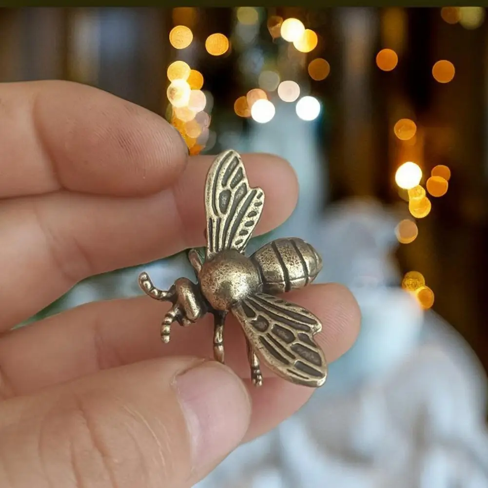 

Bee Theme Ornament Metal Bee Figurine Sculpture Desktop Decoration Ornament Festival Collectible Gift Solid Brass Bee for Tea