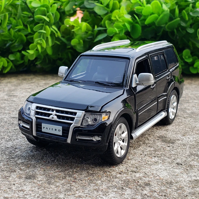 1/32 Mitsubishi Pajero V97 SUV Model Toy Car Alloy Die Cast With Sound Light Steering Off Road  Vehicle For Boys Gifts Toys