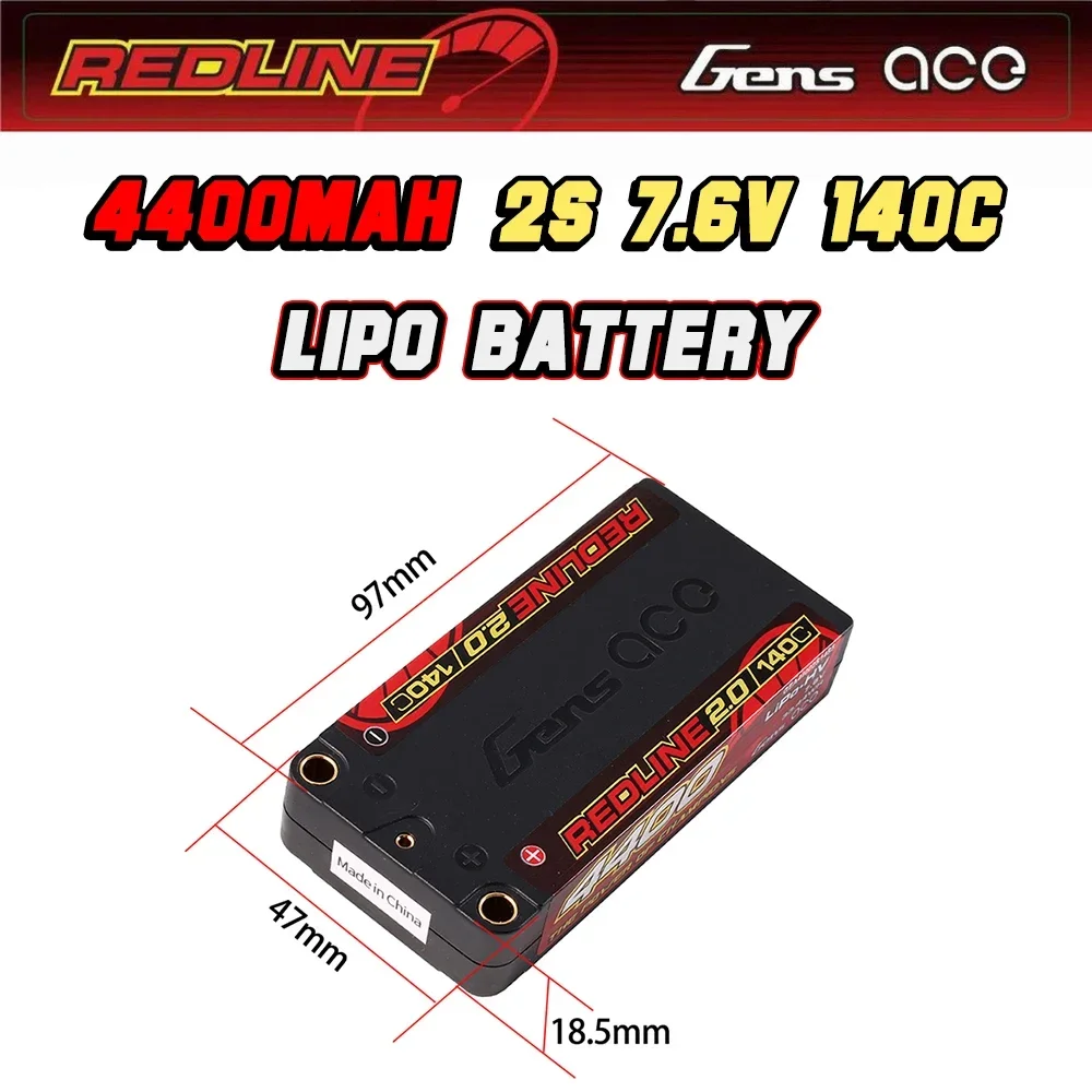 Batterie RC Gens ACE REDLINE 2.0 7.6V 5300mAh 140C 2S posée à côté d'une voiture 1/10, comparaison de taille.