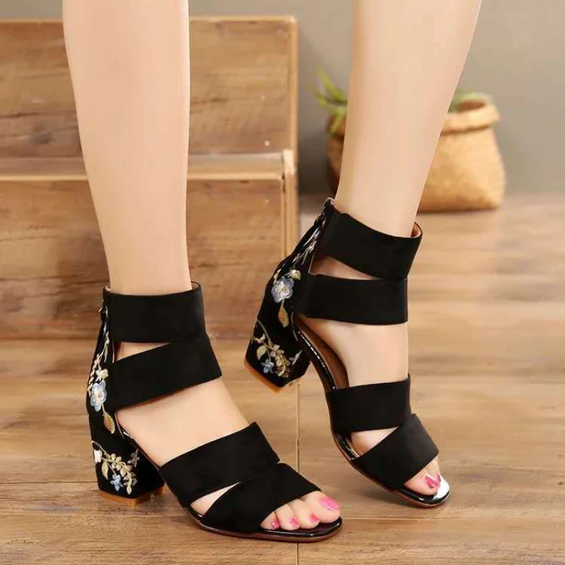 2023 Summer Ethnic Style Embroidered Mid heel Sandals Women All match Thick Heel Elegant Retro