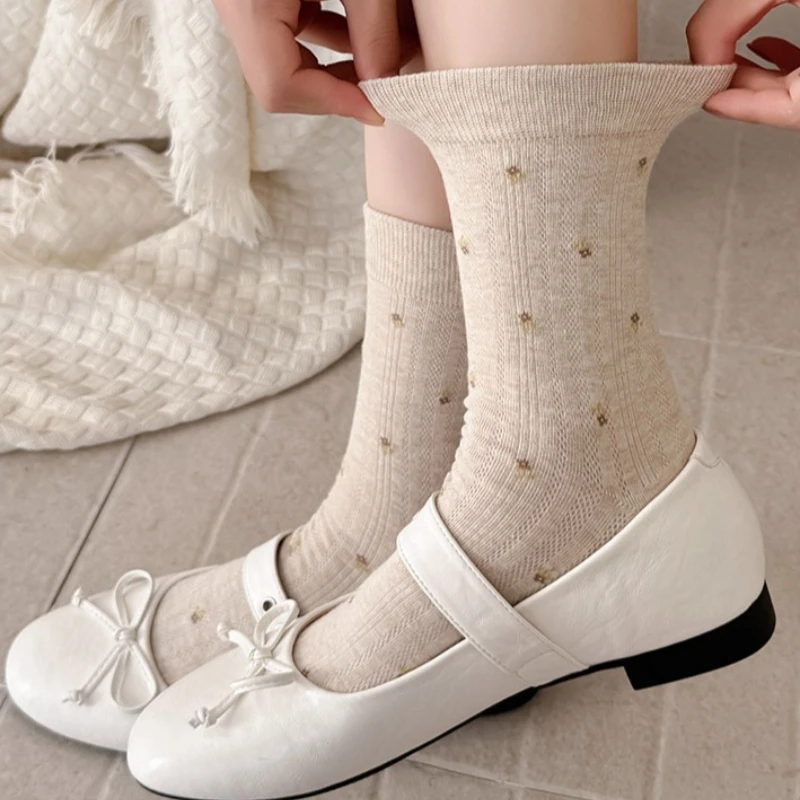 5 paar Neue Frauen Socken Herbst Modische Retro Blume Socken Weibliche Atmungsaktive Baumwolle Casual Punkte Täglichen Lange Crew Socken – Detail 9