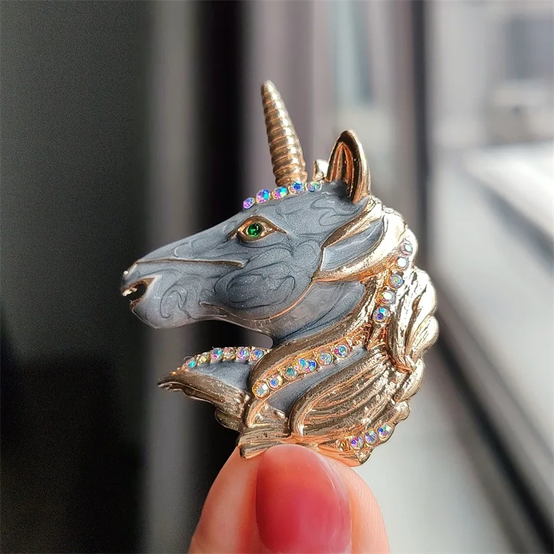 

The new Europe and the United States sell like hot cakes unicorns The fairy tale wind enamel diamond brooch pin