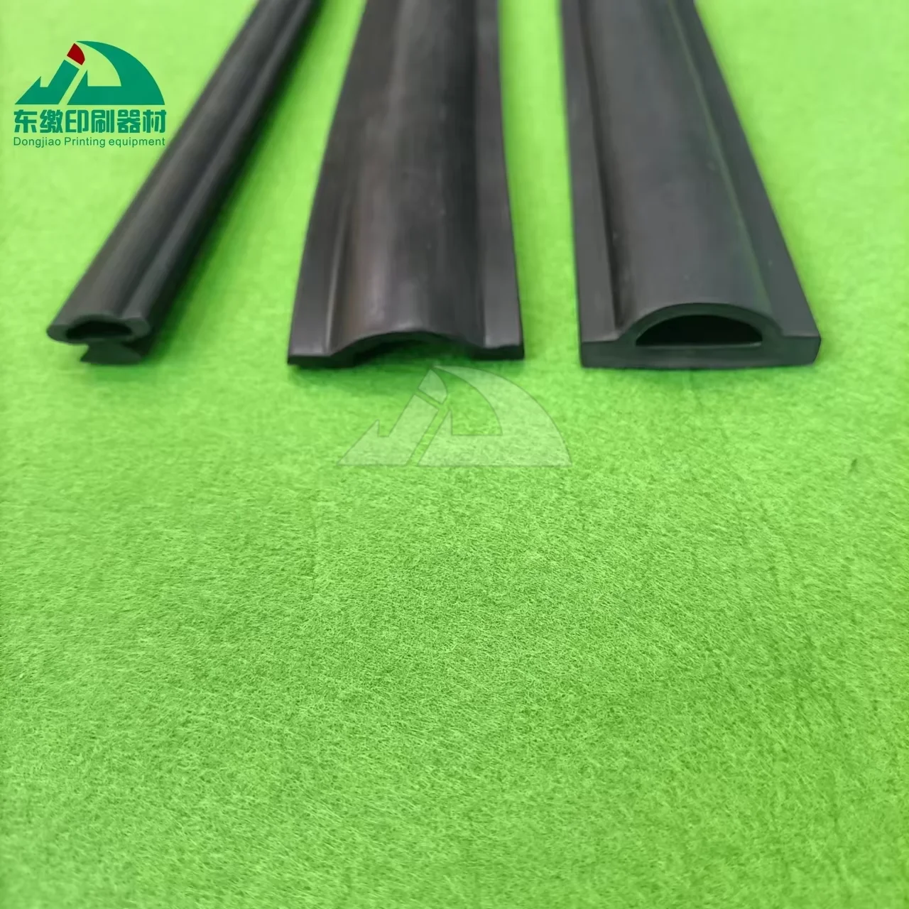 핫세일 1개 ZFA. 3901.502 고모리 오프셋 인쇄기 부품용 블랭킷 자동 세척 고무 씰 스트립 길이 1.3 미터