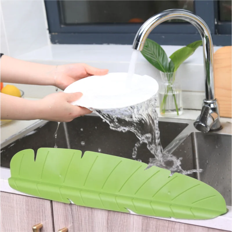 

Silicone Water Baffle Leaf Shaped Sink Top Vegetable and Dishwashing Splash Proof Suction Cup Kitchen Gadget