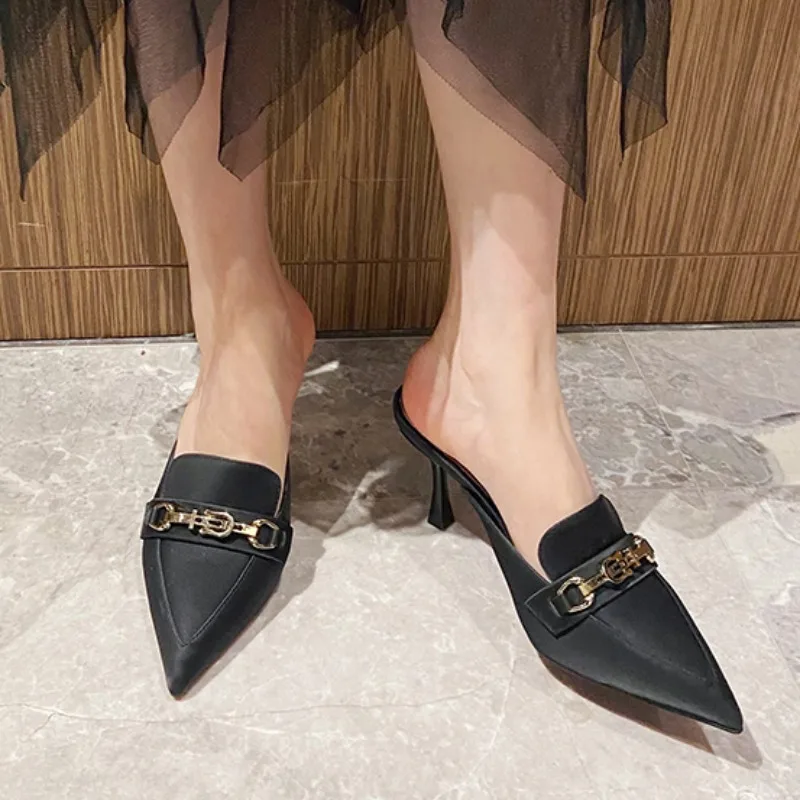 

Летние новые женские сексуальные простые однотонные тапочки с острым носком для женщин повседневные и удобные размеры 34-42