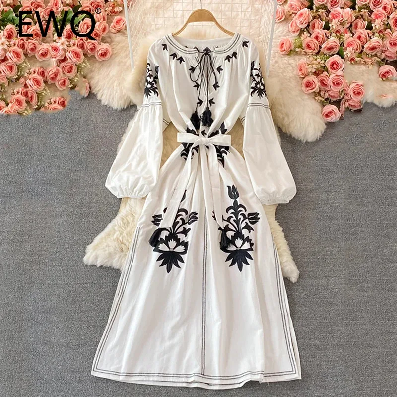 

EWQ Contrast Color Embroidered Dress For Women Fashion Lace-up Collar Belt Gathered Waist A-line Dresses 2024 New 27C234