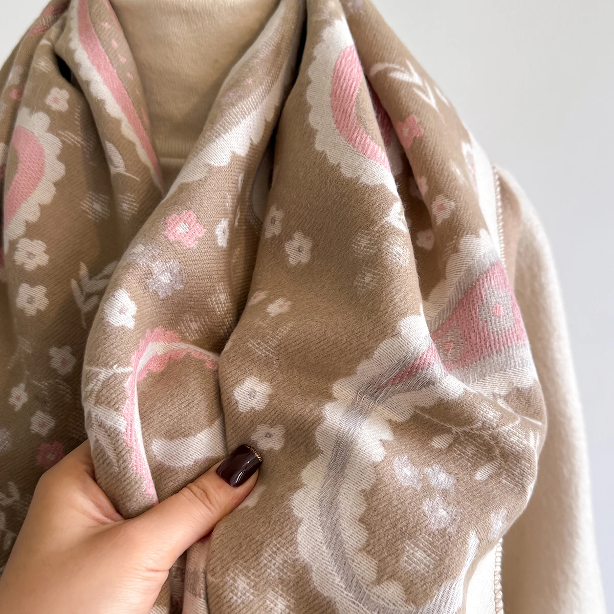 Women Cashmere Scarf Winter Paisley Patterned Thick  Warm Blanket Scarf Cashew Flower Scarves Fashionable and Luxurious
